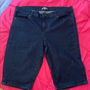 High waisted Bermuda shorts